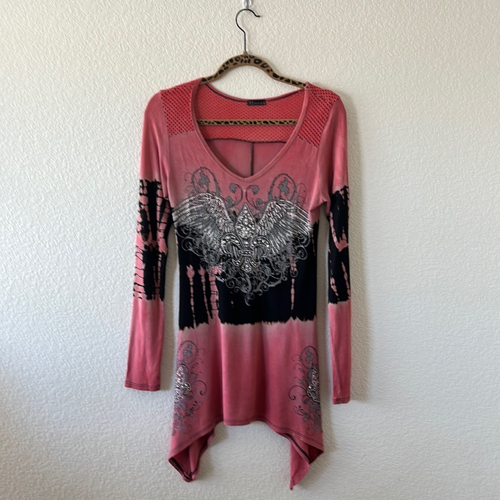 Vocal long sleeve tunic.